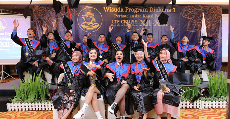 wisuda lte 723